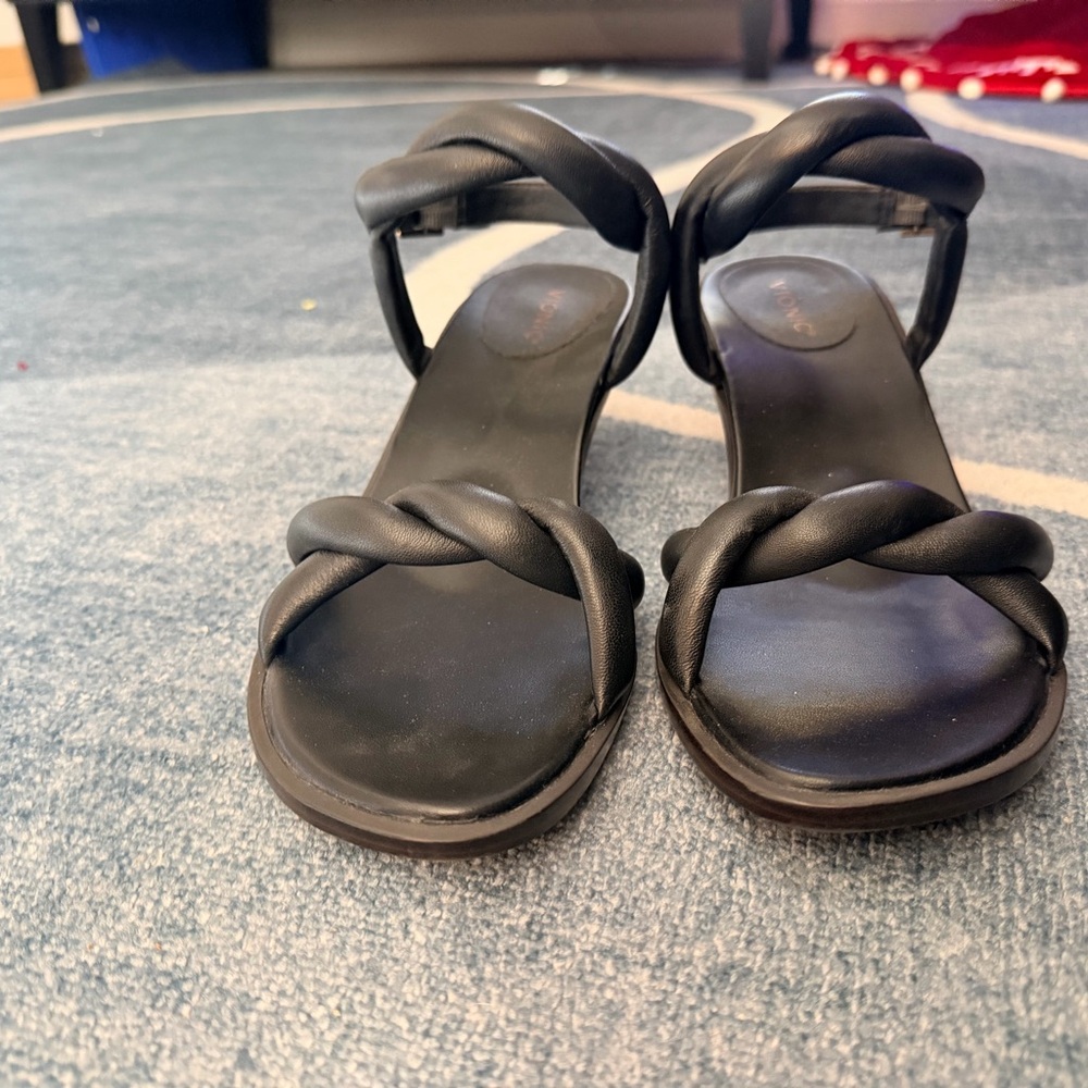 Vionic Angelica Black Twisted Strap Heels